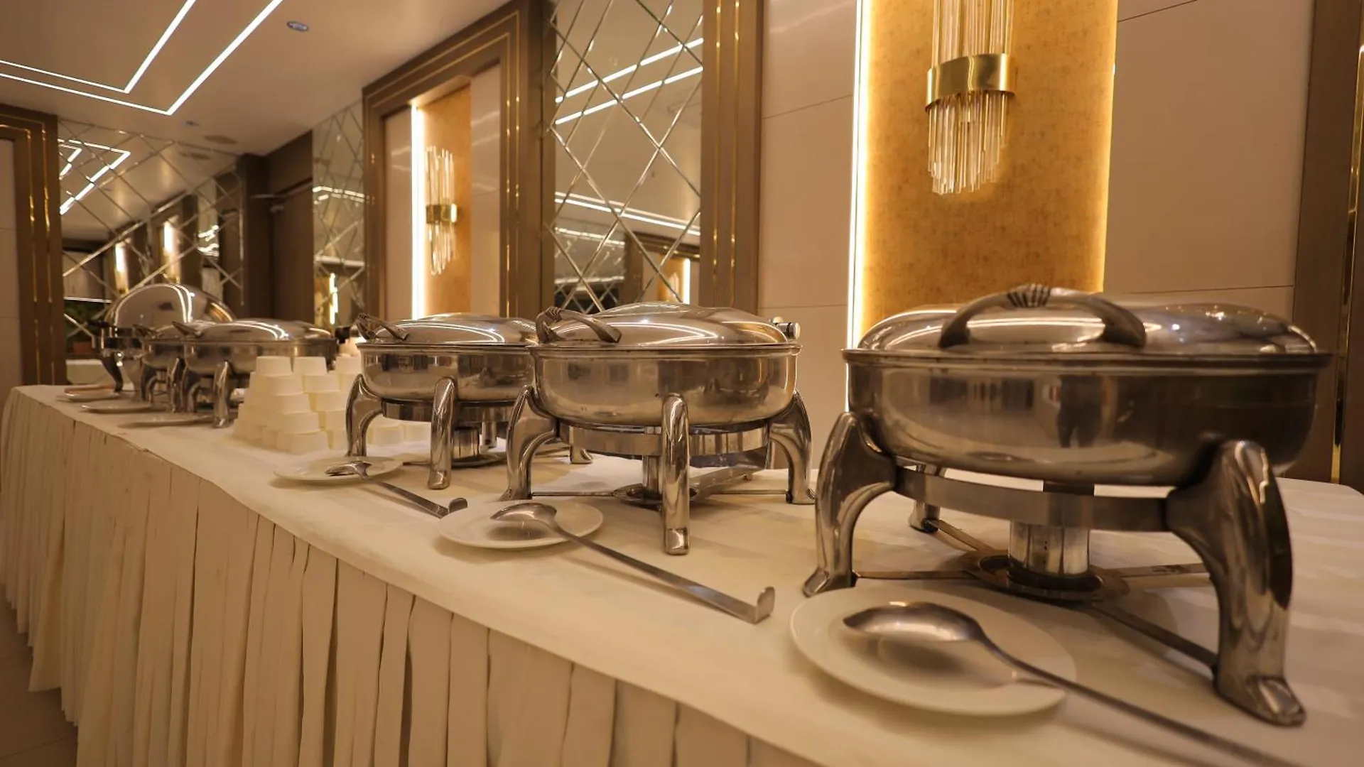 Hotel Surasena Regal Vista Agra Agra  4*, Agra (Uttar Pradesh)